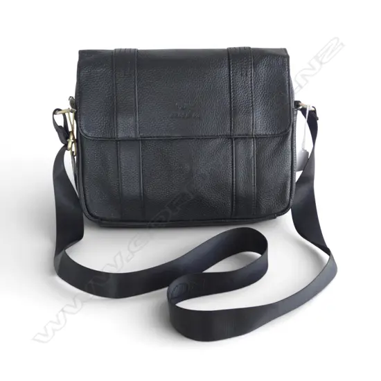 'CROSS OX' BLACK LEATHER BAG 300x250mm