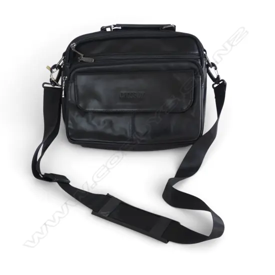 'CROSS OX' BLACK LEATHER BAG 300x250mm