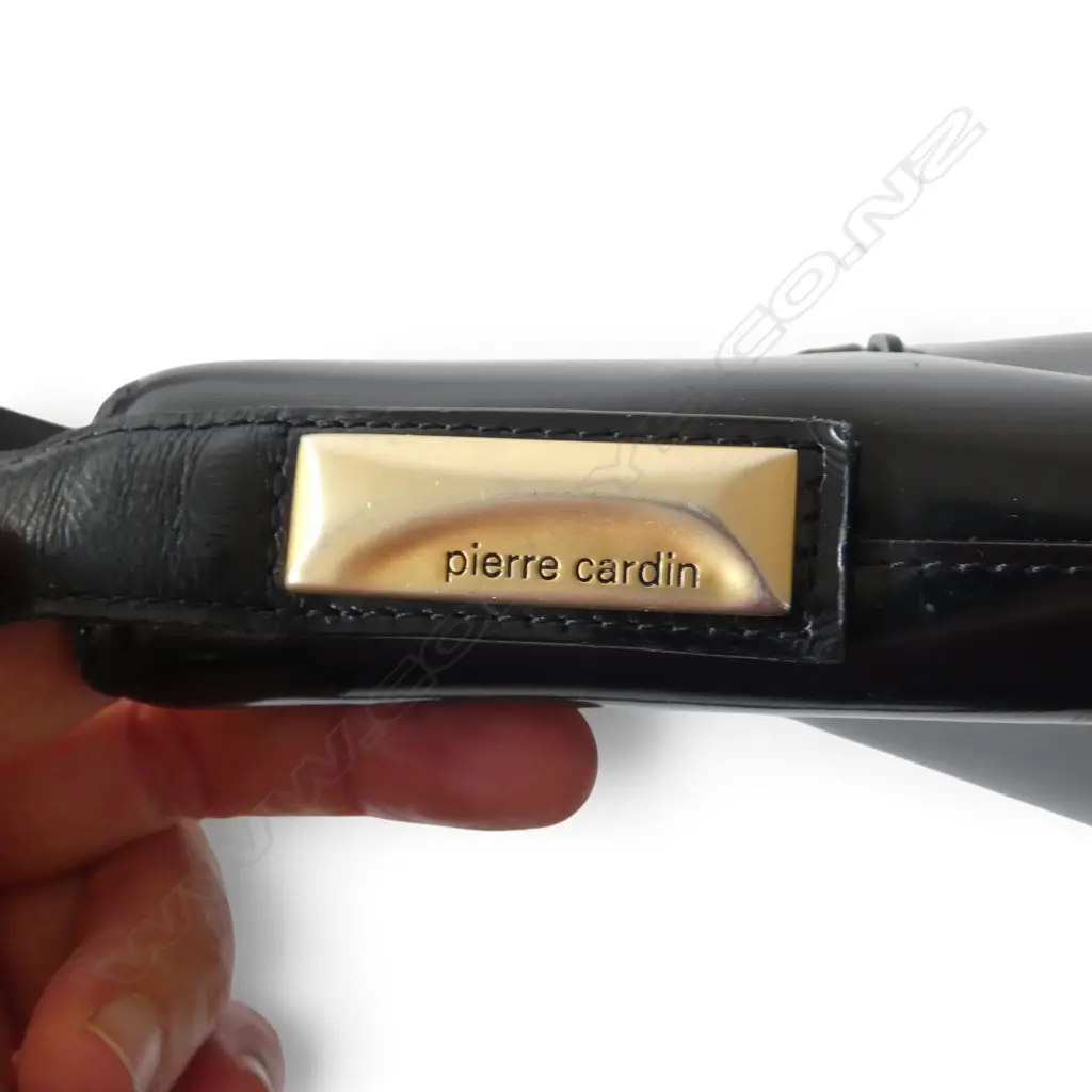 PIERRE CARDIN VINTAGE BLACK SHOULDER BAG , 210 X 260MM Image 1++