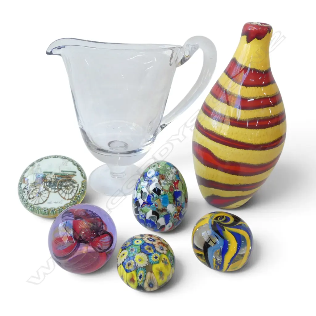 7 PCES ART GLASS; 5 PAPERWEIGHTS, VASE H.255mm, JUG Image 1++