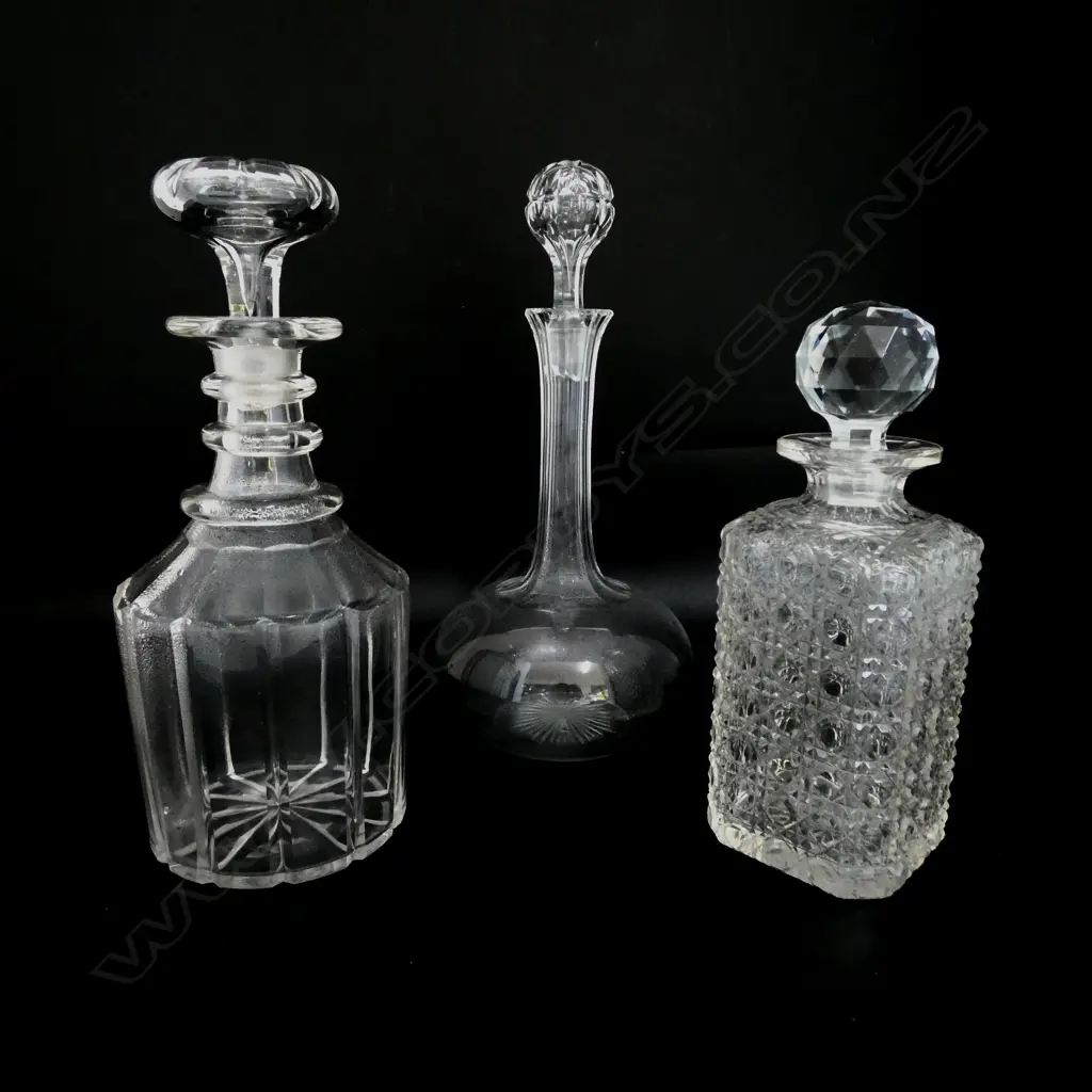 3 CRYSTAL DECANTERS H.270mm Image 1++
