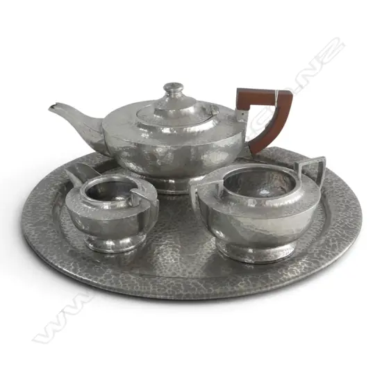 IRISH LION PEWTER 3 PCE COFFEE SERVICE ON TRAY hammered effect Dia.350mm