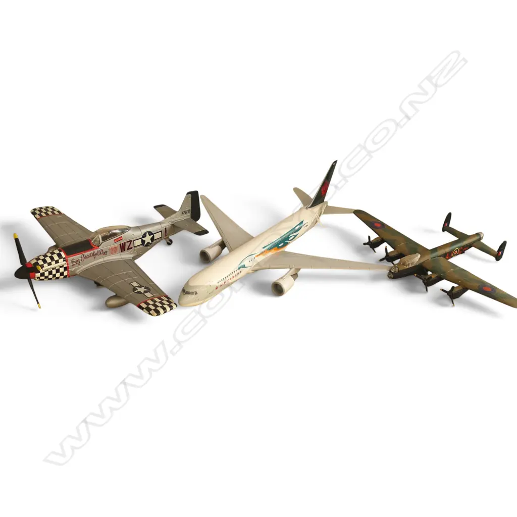 3 MODEL AEROPLANES L.290mm Image 1++