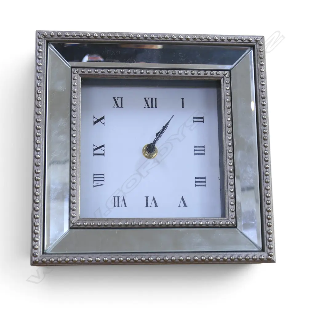 DESIGN REPUBLIQUE CLOCK 200x200mm Image 1++