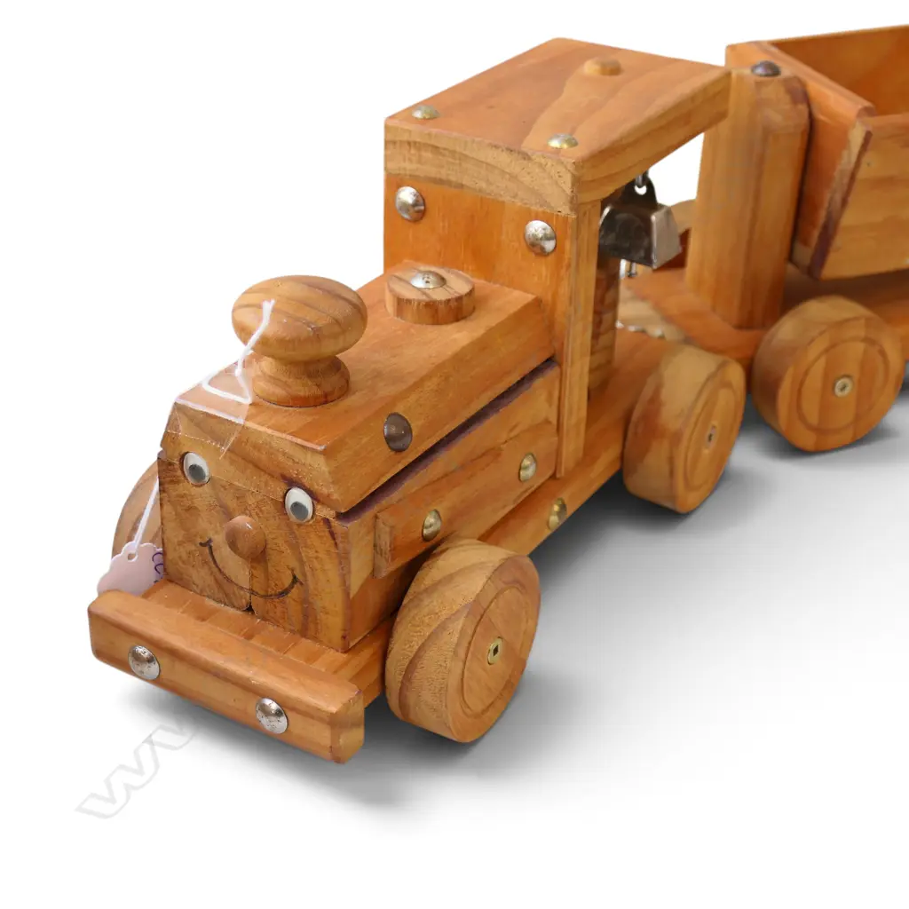 WOODEN TOY TRAIN w. 2 CARRIAGES Image 1++