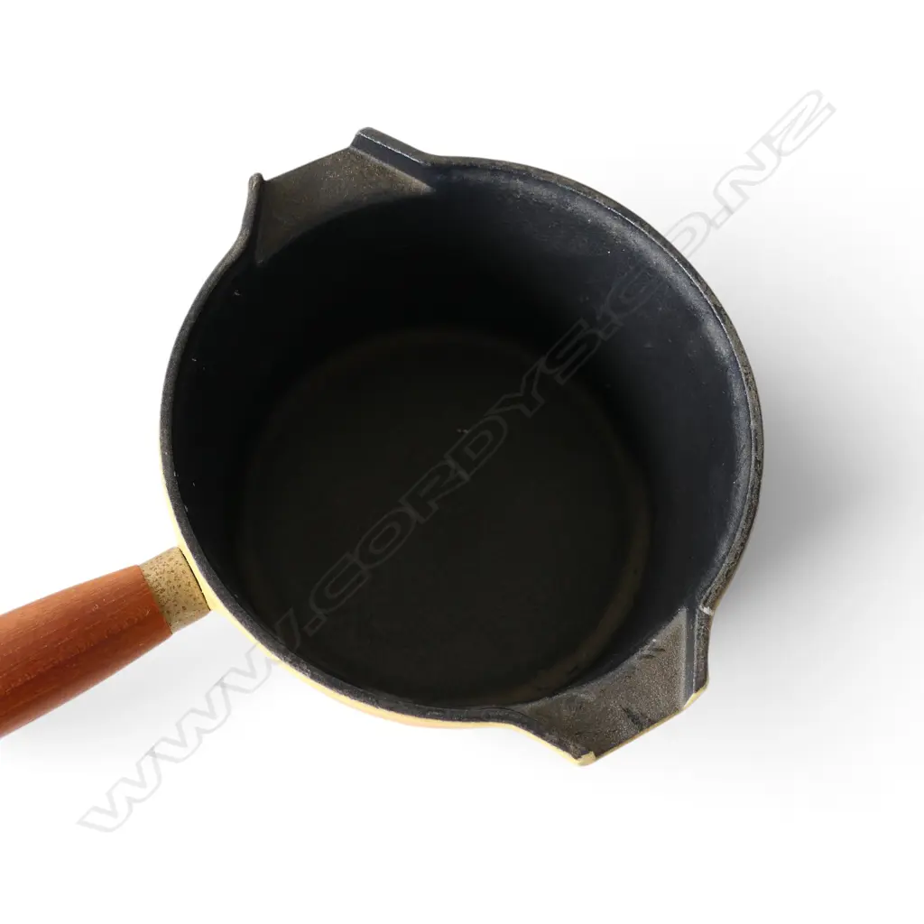 VINTAGE LE CREUSET CAST IRON SAUCEPAN IN YELLOW, H.90mm L.300mm Image 1++