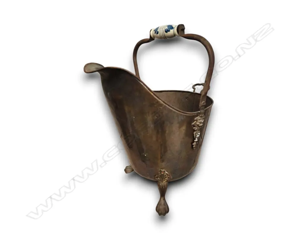 BRASS COAL SCUTTLE WITH DELFT CERAMIC HANDLE Image 1++