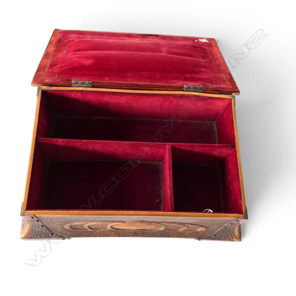 LARGE ARTS & CRAFTS HAMMERED COPPER BOX, VELVET LINED, REPOUSSE HEART MOTIFS, C.1900, W.365mm, D.220mm, H.125mm Image 1++