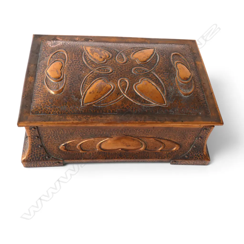 LARGE ARTS & CRAFTS HAMMERED COPPER BOX, VELVET LINED, REPOUSSE HEART MOTIFS, C.1900, W.365mm, D.220mm, H.125mm Image 1++