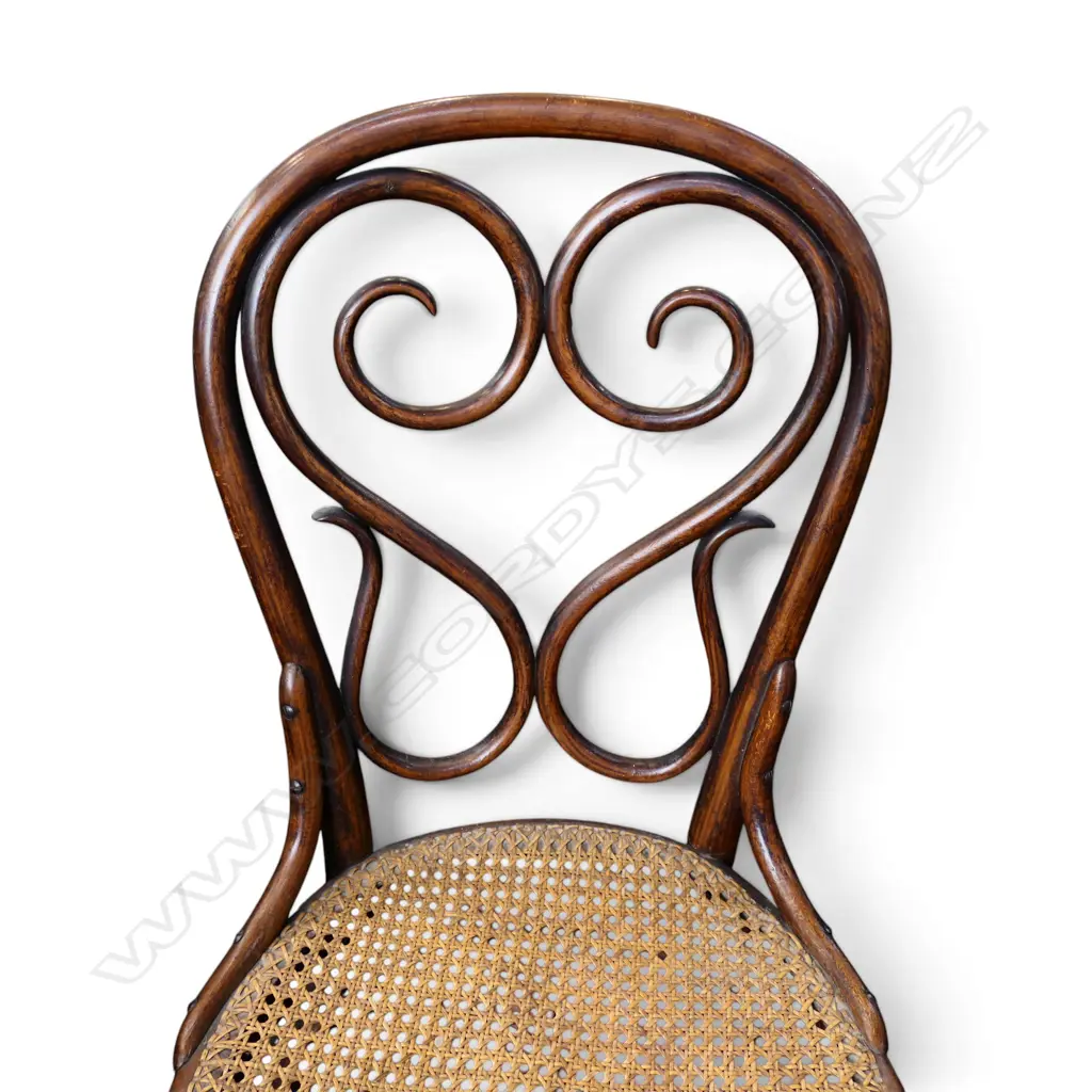 2 ANTIQUE BENTWOOD CHAIRS Image 1++