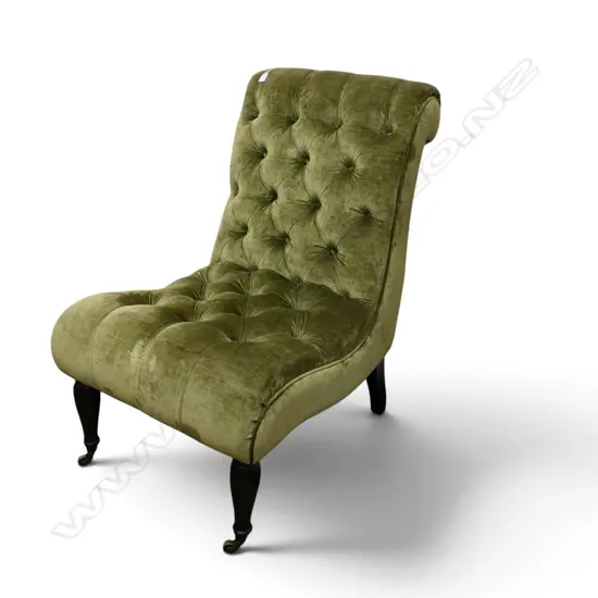 GREEN VELVET BUTTONED SLIPPER CHAIR 680x950x1020mm