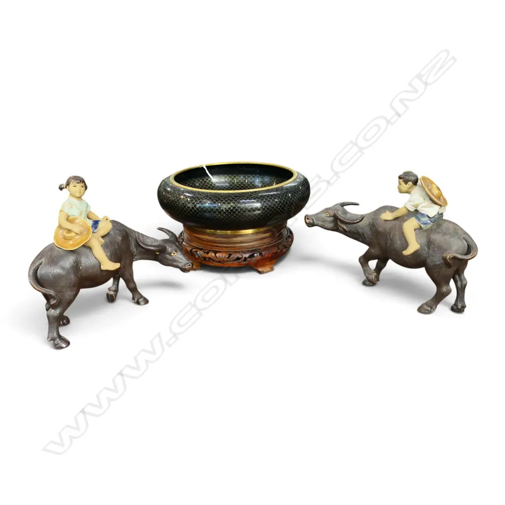 CLOISONNE BOWL ON STAND H.120mm + 2 CHILDREN ON OX Image 1++