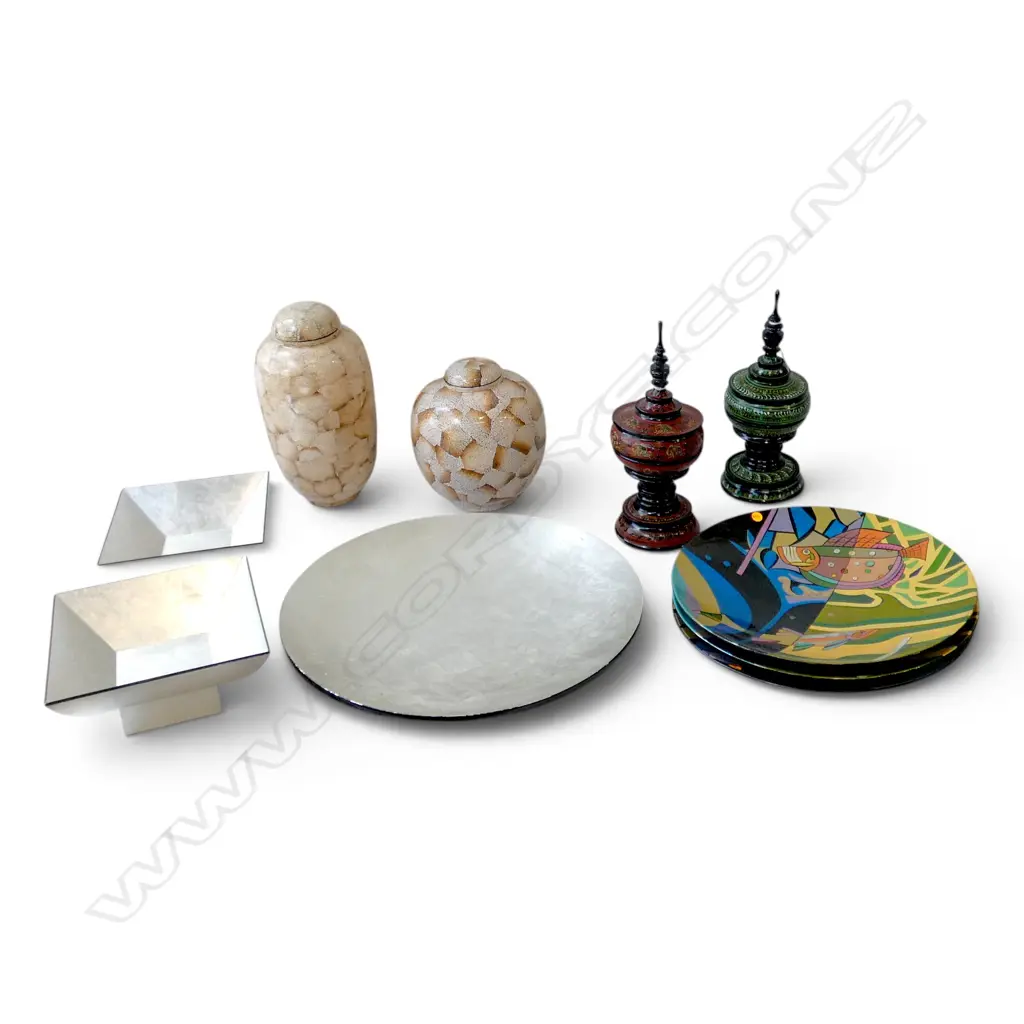 10 PCES ASST. LACQUER WARE; 6 DISHES, 4 LIDDED CONTAINERS  H.325mm Image 1++