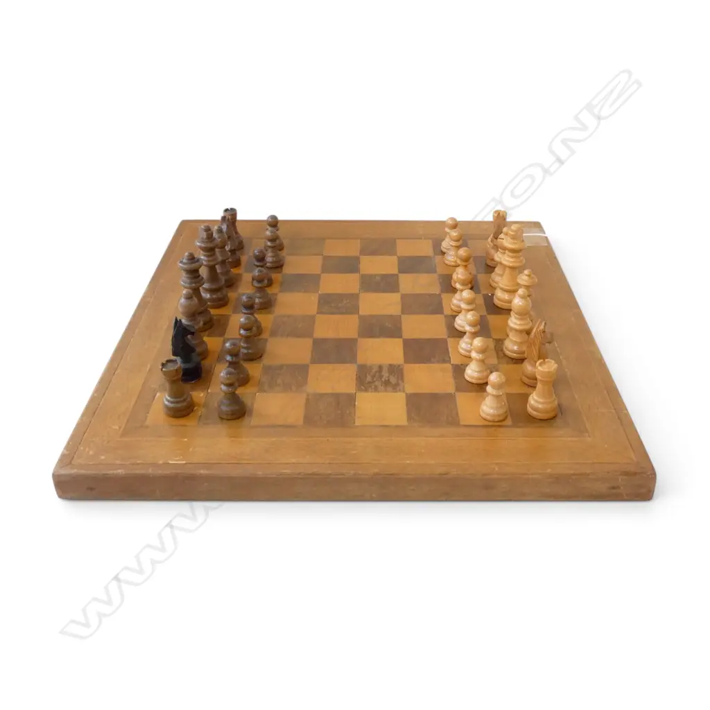 WOODEN CHESS SET w. odd knight pieces 410x410mm Image 1++
