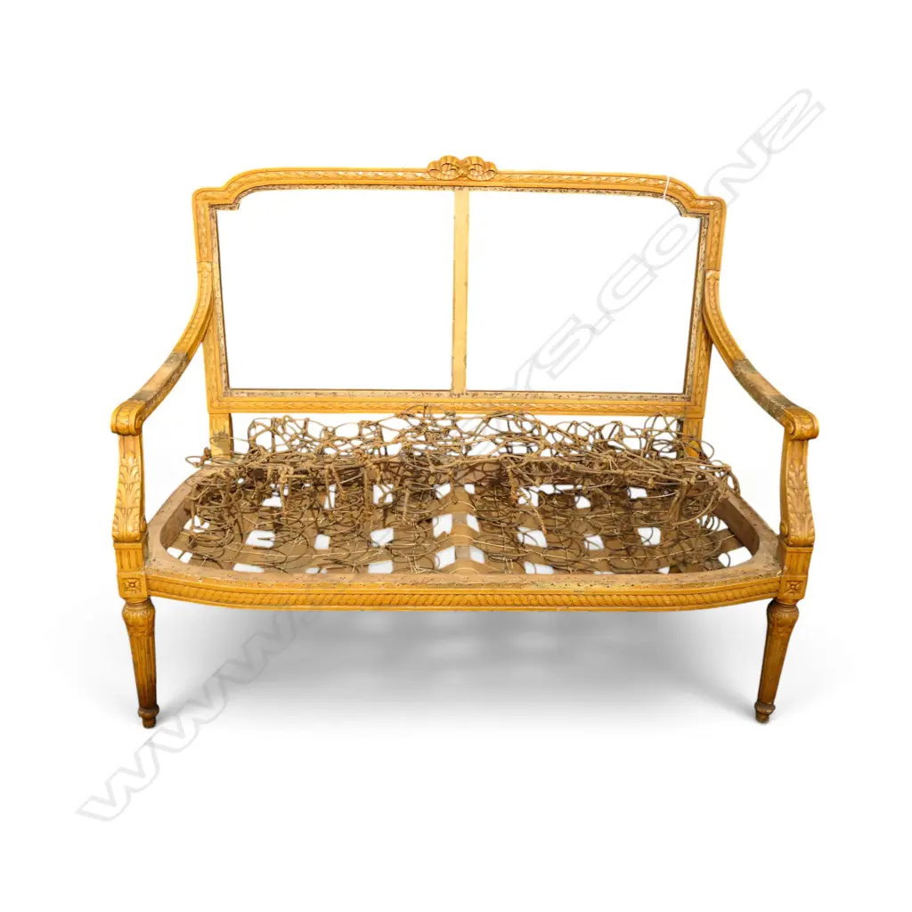 FRENCH STYLE SOFA needs upholstery 1260x550x1020mm Image 1++