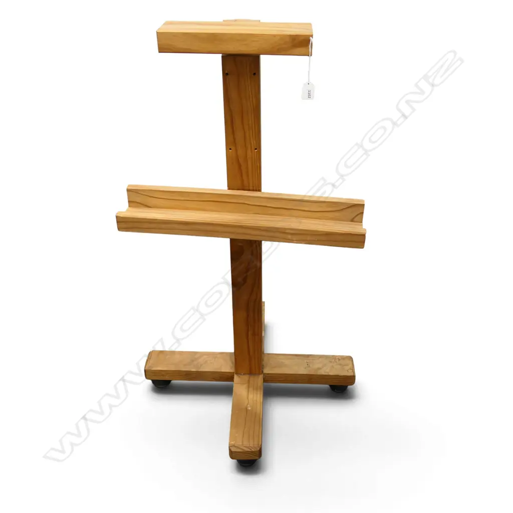 WOODEN EASEL H.1250mm Image 1++