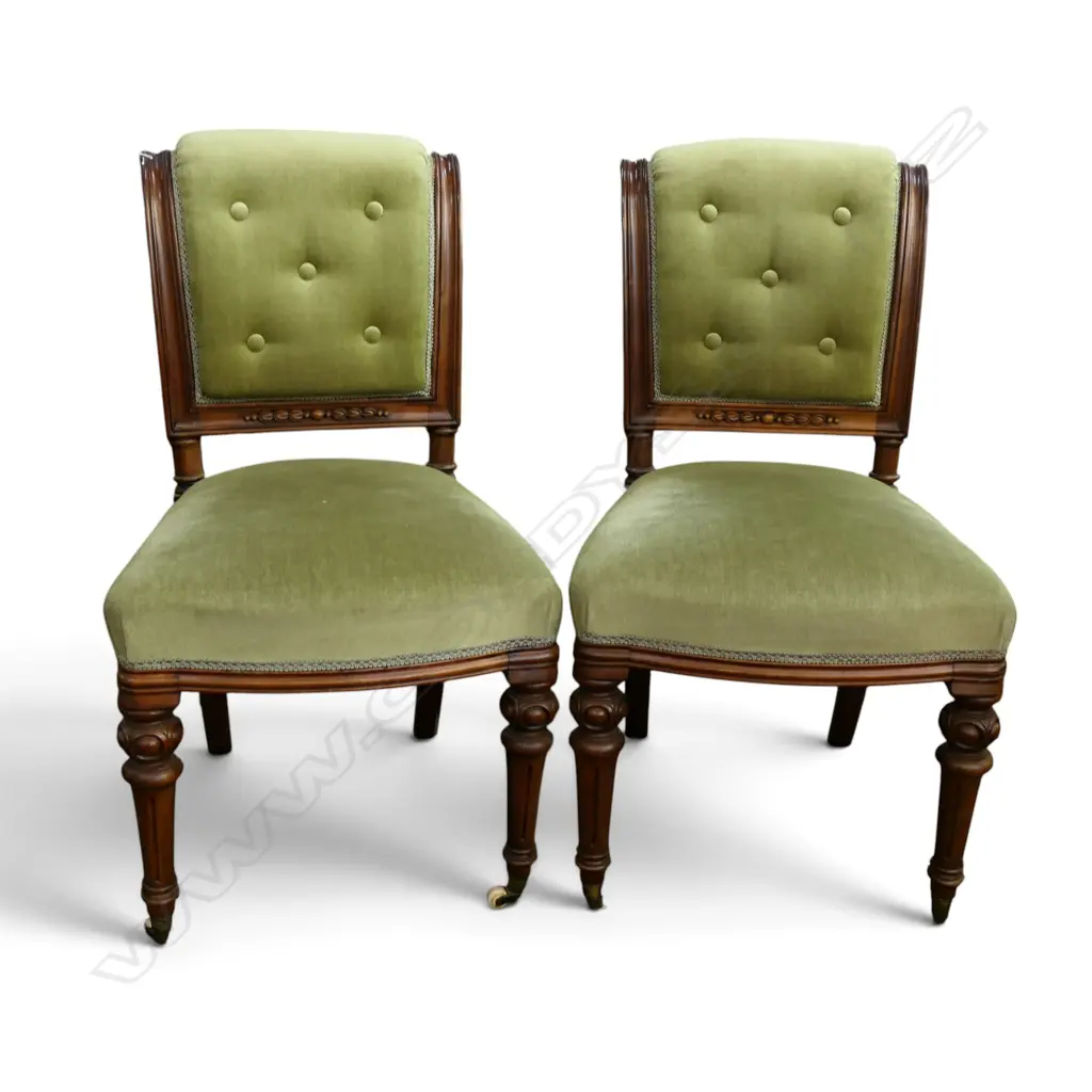 2 ANTIQUE DINING CHAIRS IN GREEN VELVET Image 1++