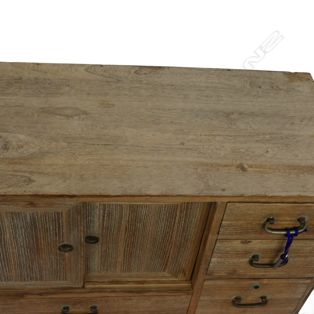 VINTAGE JAPANESE SMALL WOODEN TANSU CHEST. With key H.460mm Image 1++