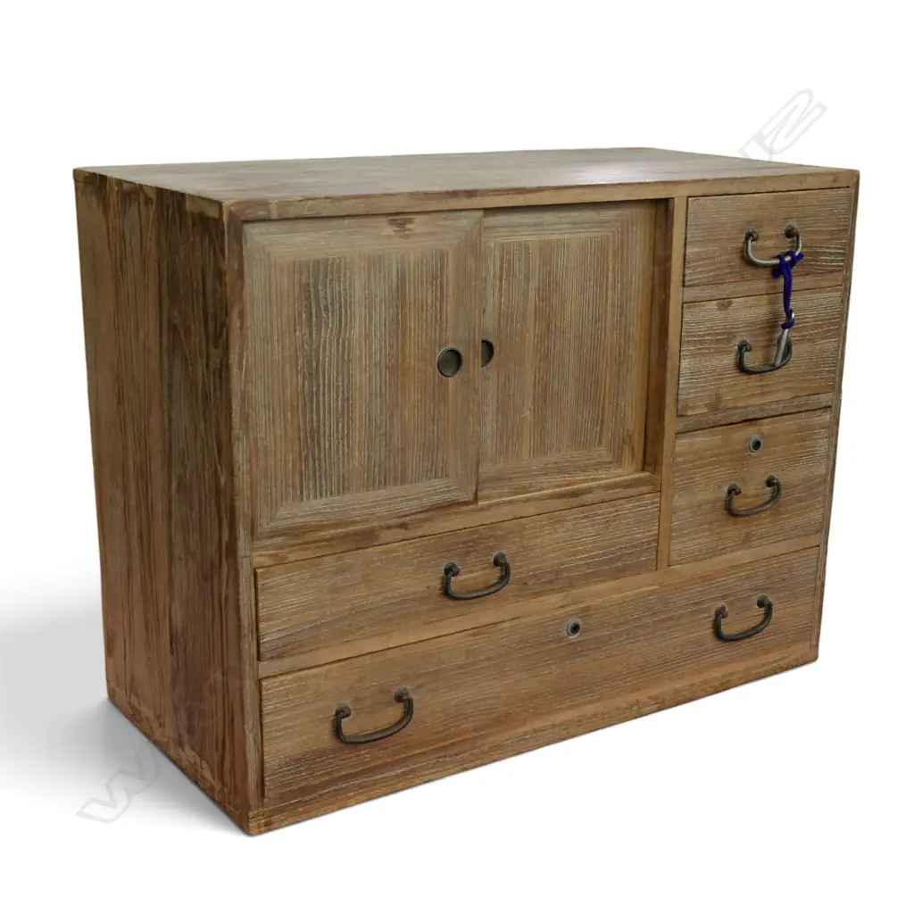 VINTAGE JAPANESE SMALL WOODEN TANSU CHEST. With key H.460mm Image 1++