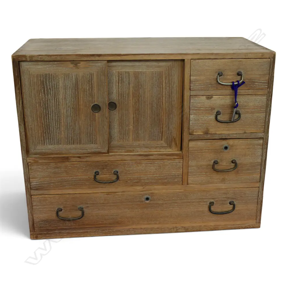 VINTAGE JAPANESE SMALL WOODEN TANSU CHEST. With key H.460mm Image 1++