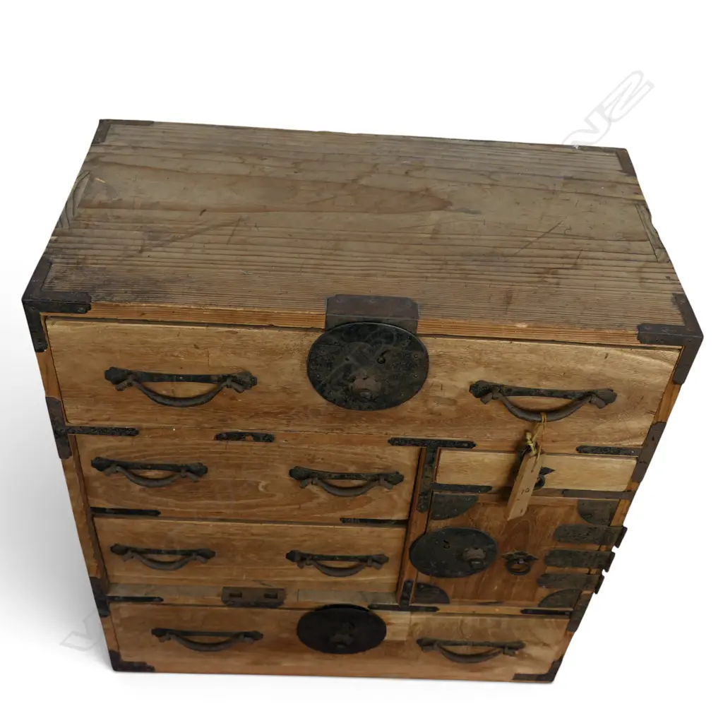 VINTAGE JAPANESE SMALL WOODEN TANSU CHEST. With key H.585mm Image 1++