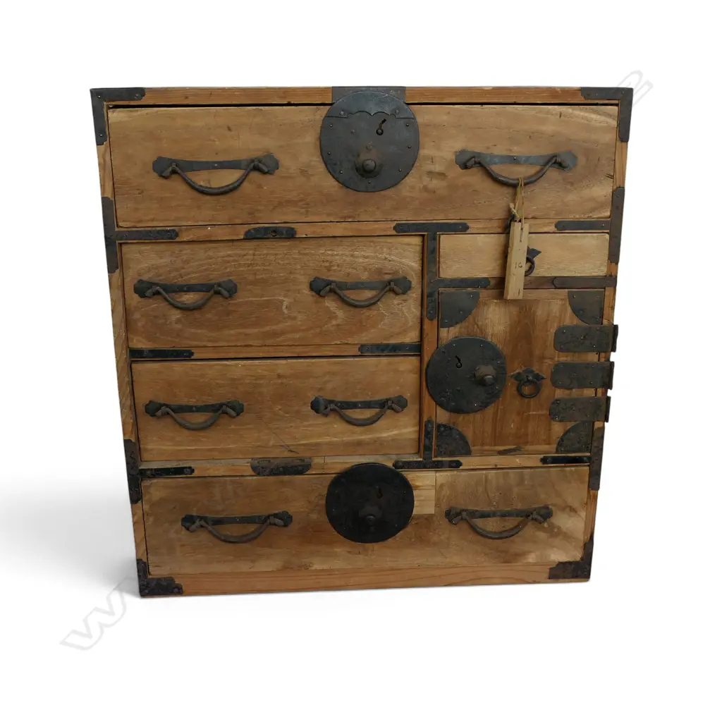 VINTAGE JAPANESE SMALL WOODEN TANSU CHEST. With key H.585mm Image 1++