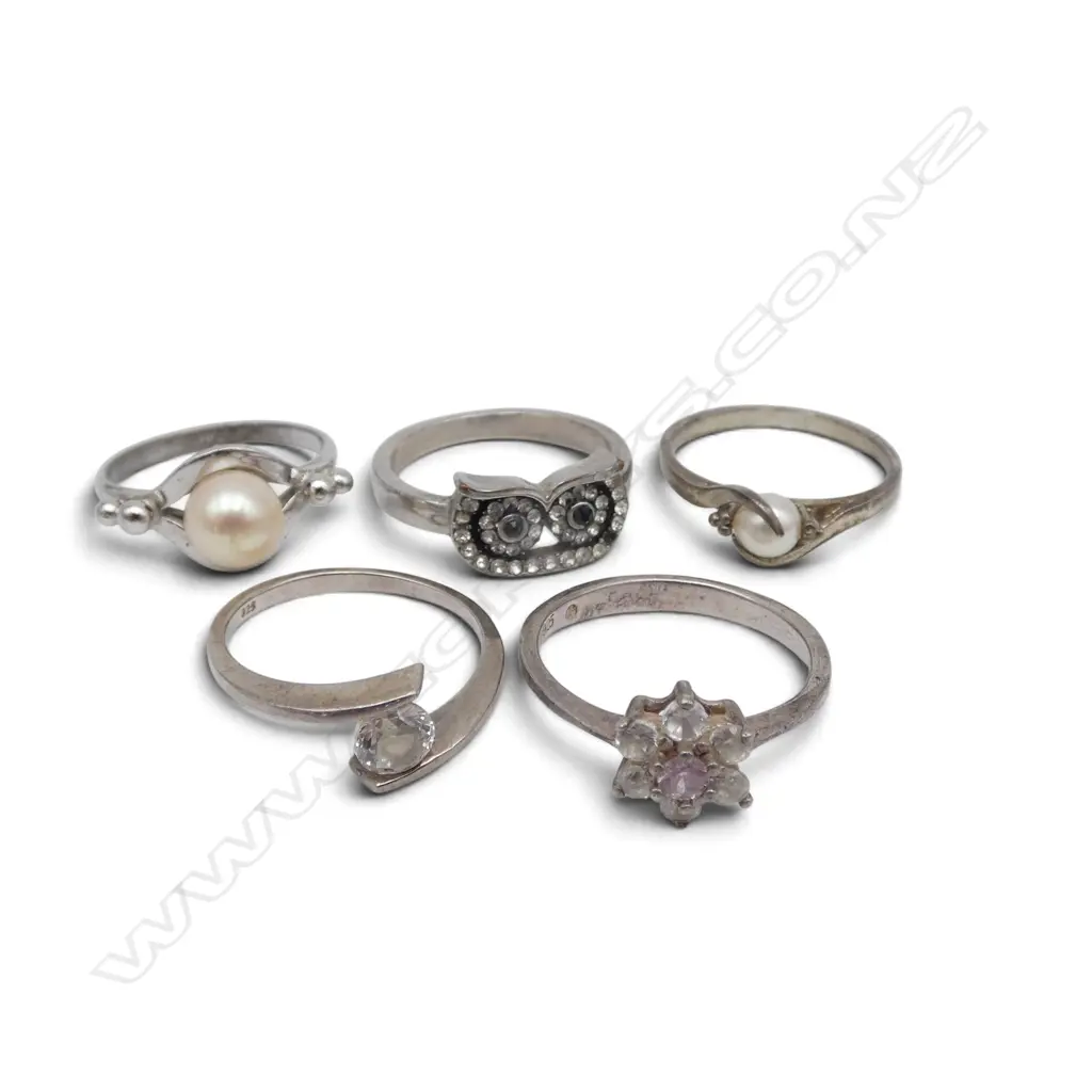 5 SILVER GEM SET RINGS12gms Image 1++
