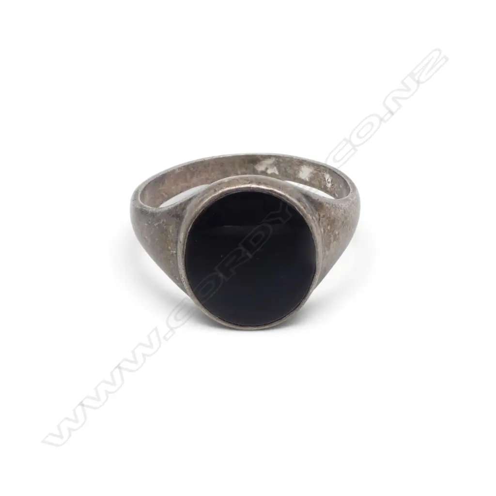VINTAGE SILVER GILT & ONYX PANELLED SIGNET RING Image 1++