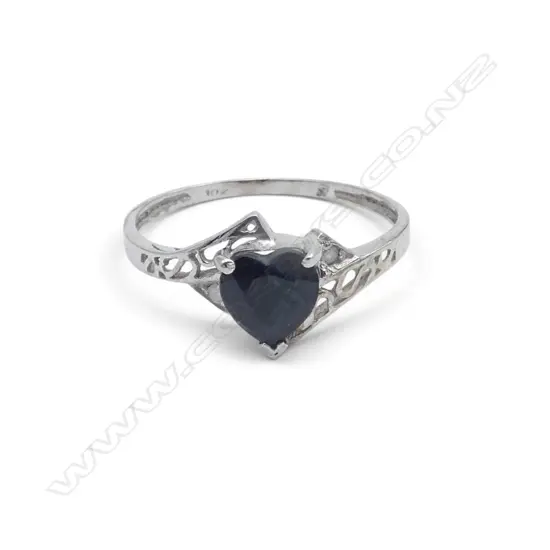 10ct GOLD HEART SAPPHIRE & SMALL DIAMOND RING 1.1gms
