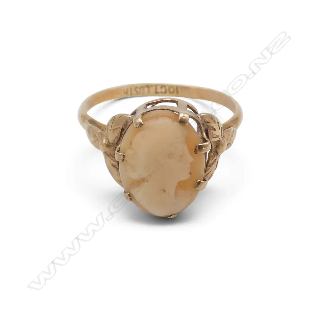 10ct CAMEO RING, 1.42gm, SZ K, slightly mishapen Image 1++