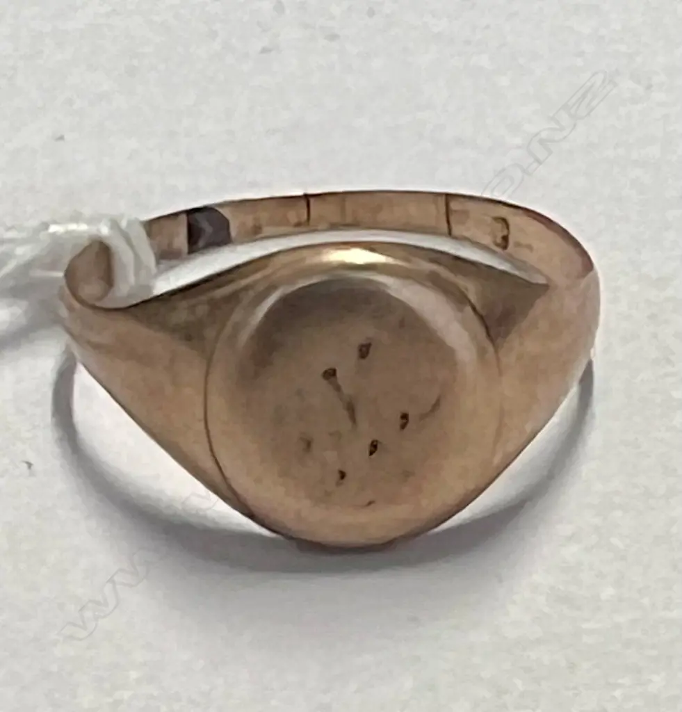 VINTAGE 9ct ROSE GOLD SIGNET RING 3.4gms PLEASE NOTE CORRECT PHOTO NOW SHOWING Image 1++