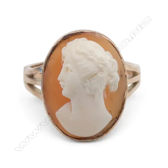 9CT VINTAGE CAMEO RING 3.4gms
