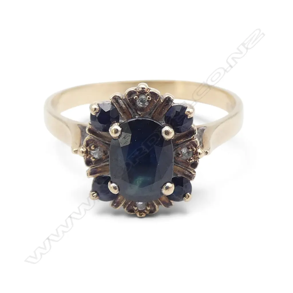 9ct & BLACK SAPPHIRE AND DIAMOND RING 2.4gms Image 1++