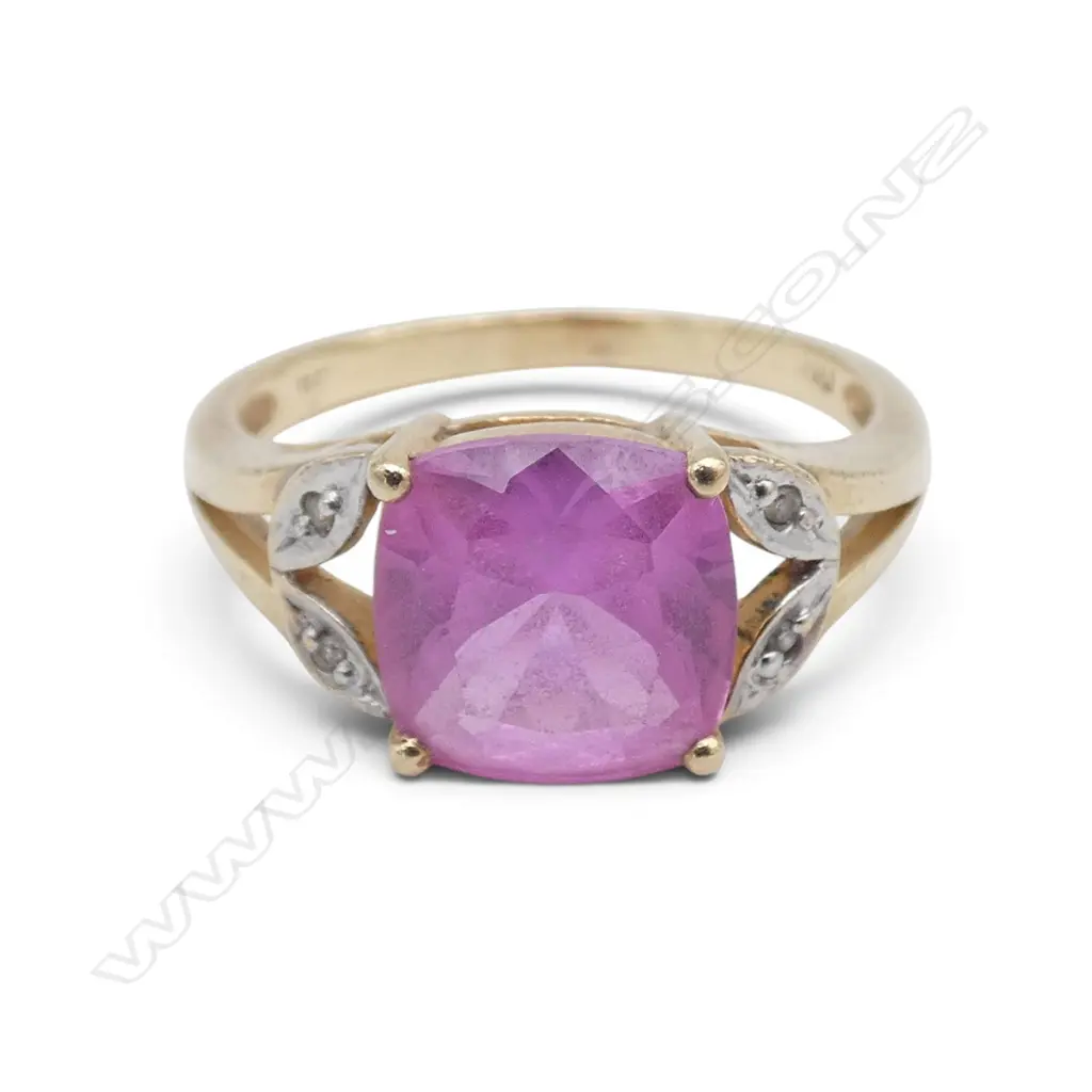 10ct GOLD PINK GEMSTONE & SMALL DIAMOND RING, stamped 10CT MHJ, 3.91gms Image 1++