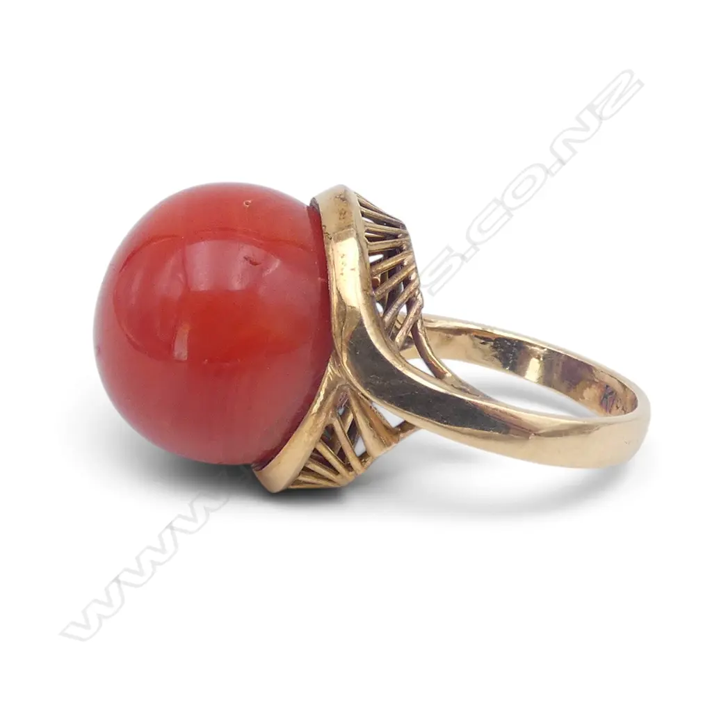 18ct GOLD & CORAL RING 12.91gms Image 1++