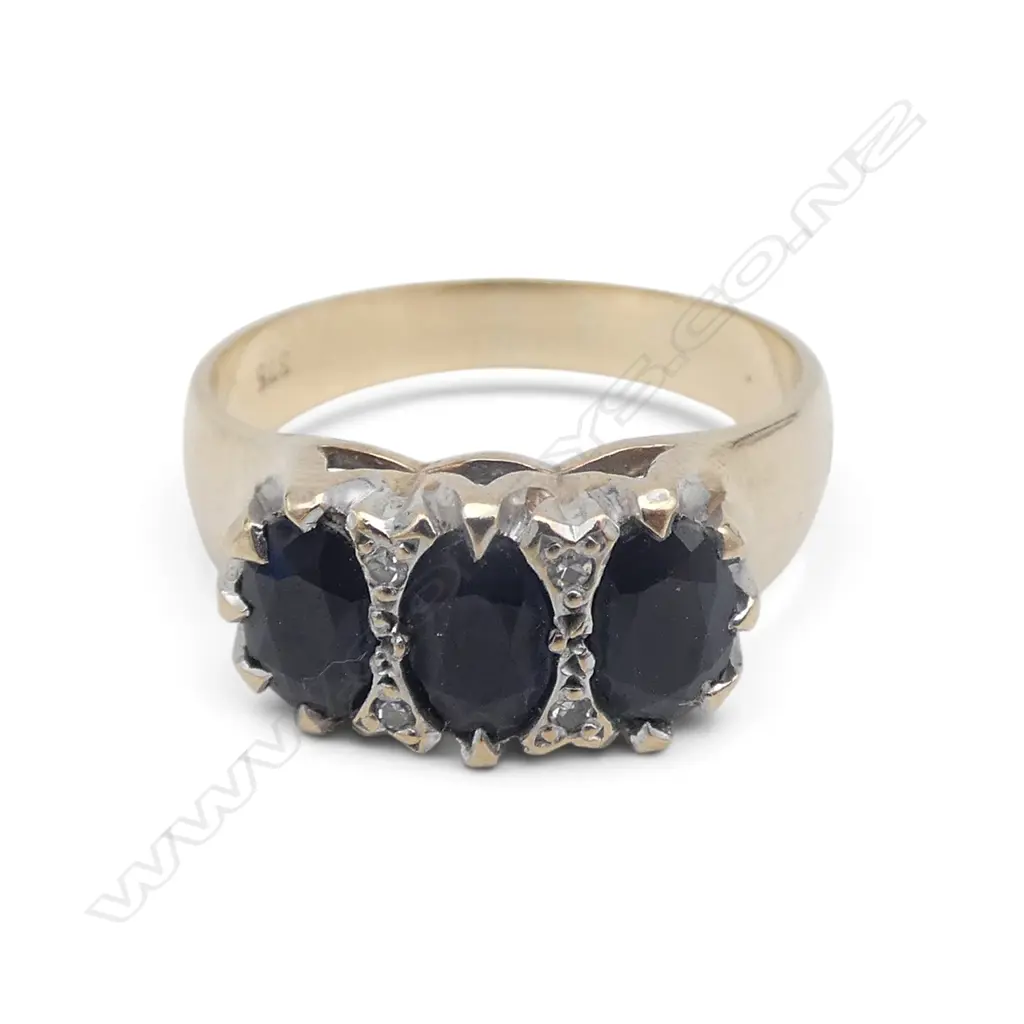 9ct & 3 BLACK SAPPHIRE AND DIAMOND RING 4.16gms Image 1++