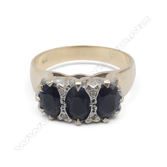 9ct & 3 BLACK SAPPHIRE AND DIAMOND RING 4.16gms