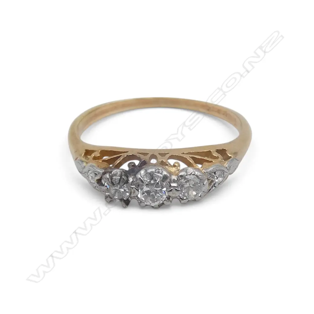 18ct Y/GOLD & PLATINUM DIAMOND RING 2.65gms w. valuation Image 1++