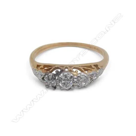 18ct Y/GOLD & PLATINUM DIAMOND RING 2.65gms w. valuation