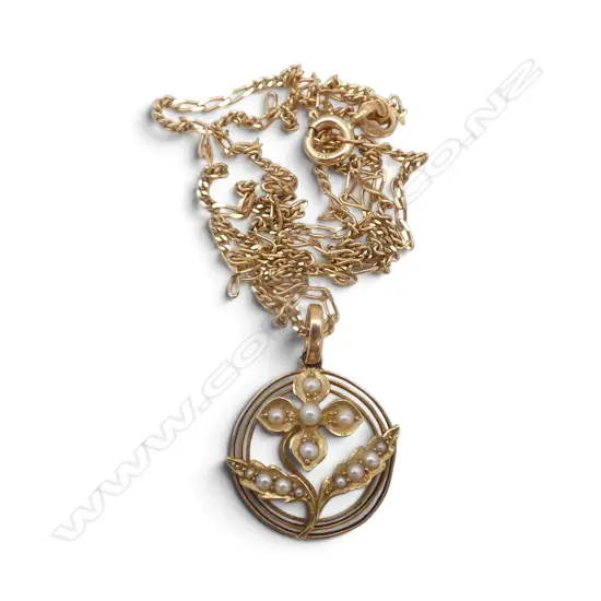 EDWARDIAN 15ct GOLD & SEED PEARL PENDANT (2.2gms) on 9ct GOLD CHAIN. Total 4.3gms