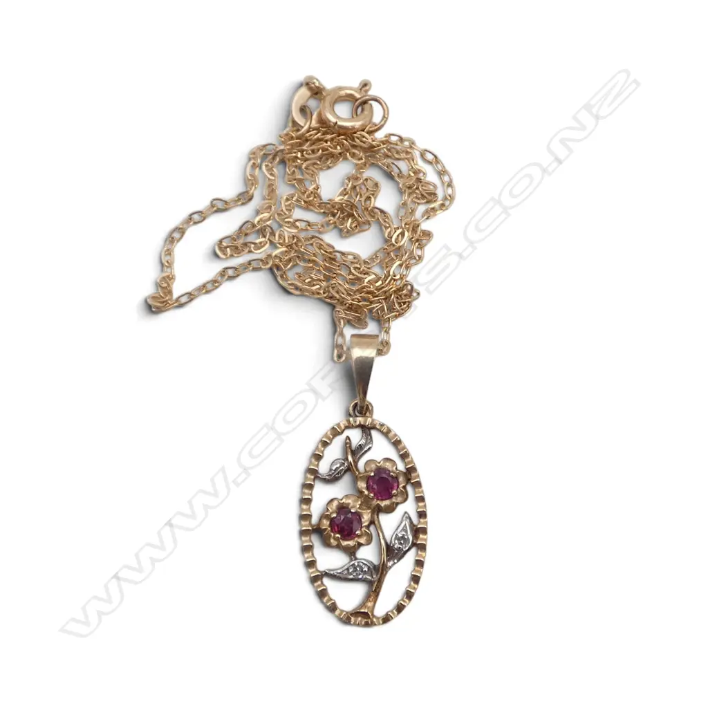 9ct GOLD, DIAMOND & RUBY FLOWER PENDANT ON 9ct CHAIN 2.47gms Image 1++
