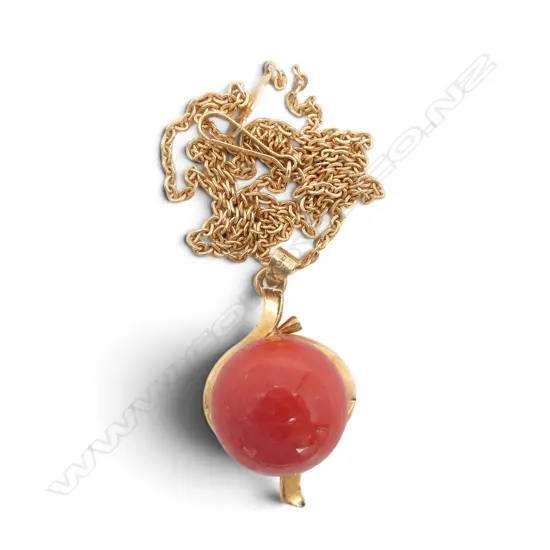 18ct FOLD & CORAL PENDANT ON 18ct CHAIN chain weighs 3.75gms, pendant 9.68gms