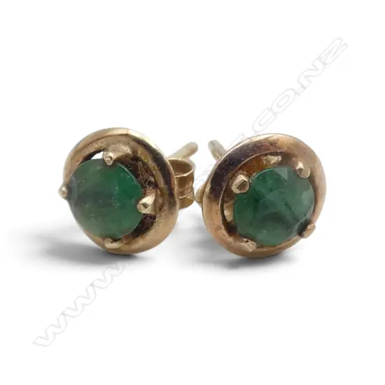 PR 10CT EMERALD EARRINGS w. 9CT BUTTERFLIES 1.1gms