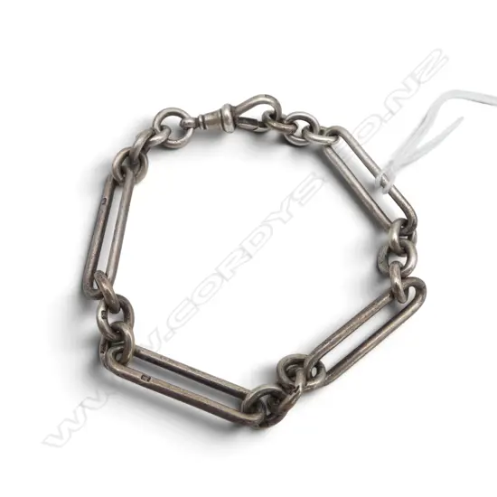 VICTORIAN STG SILVER ALBERT CHAIN, LONDON c.1900, each link stamped with lion passant, 19.7gms, L.205mm CLASP A/F
