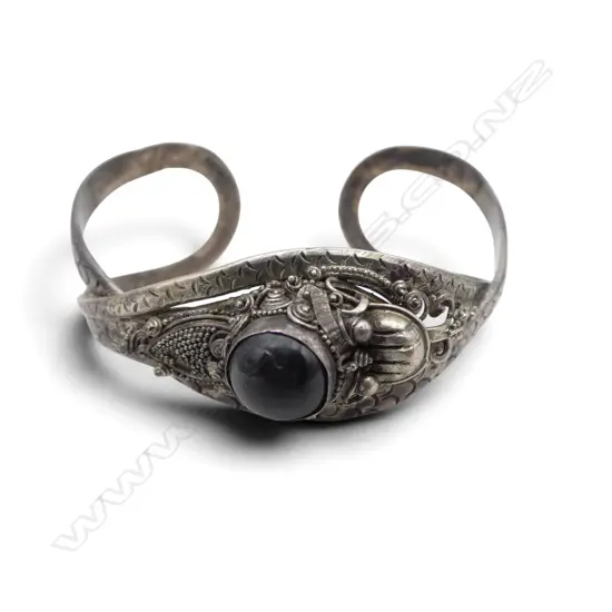 STG SILVER & DARK GEM SET TRIBAL BANGLE 34gms