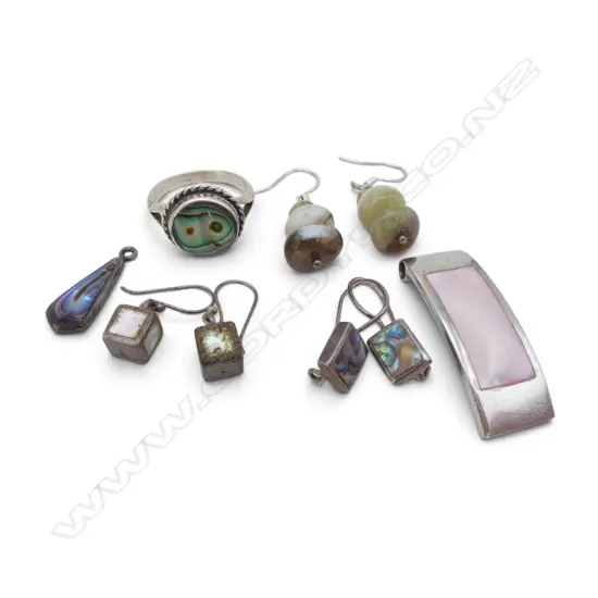 ASST SILVER JEWELLERY: set w paua + shell + gems: ring. Earrings . 2 pendants24gms