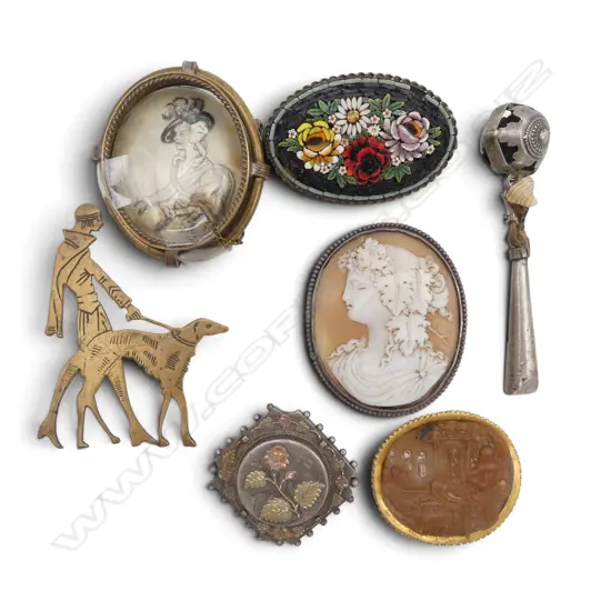 7 ANTIQUE JEWELLERY ITEMS: SILVER + GILT + CAMEO + FINE CARVED AGATE BROOCH. Some faults