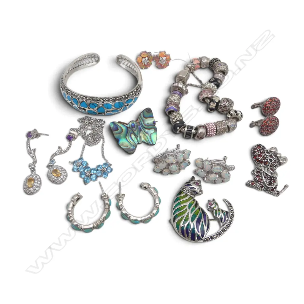 11 PCES STG SILVER JEWELLERY; 5 PRS EARRINGS ETC 130gms Image 1++