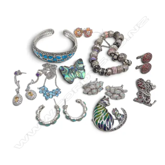 11 PCES STG SILVER JEWELLERY; 5 PRS EARRINGS ETC 130gms