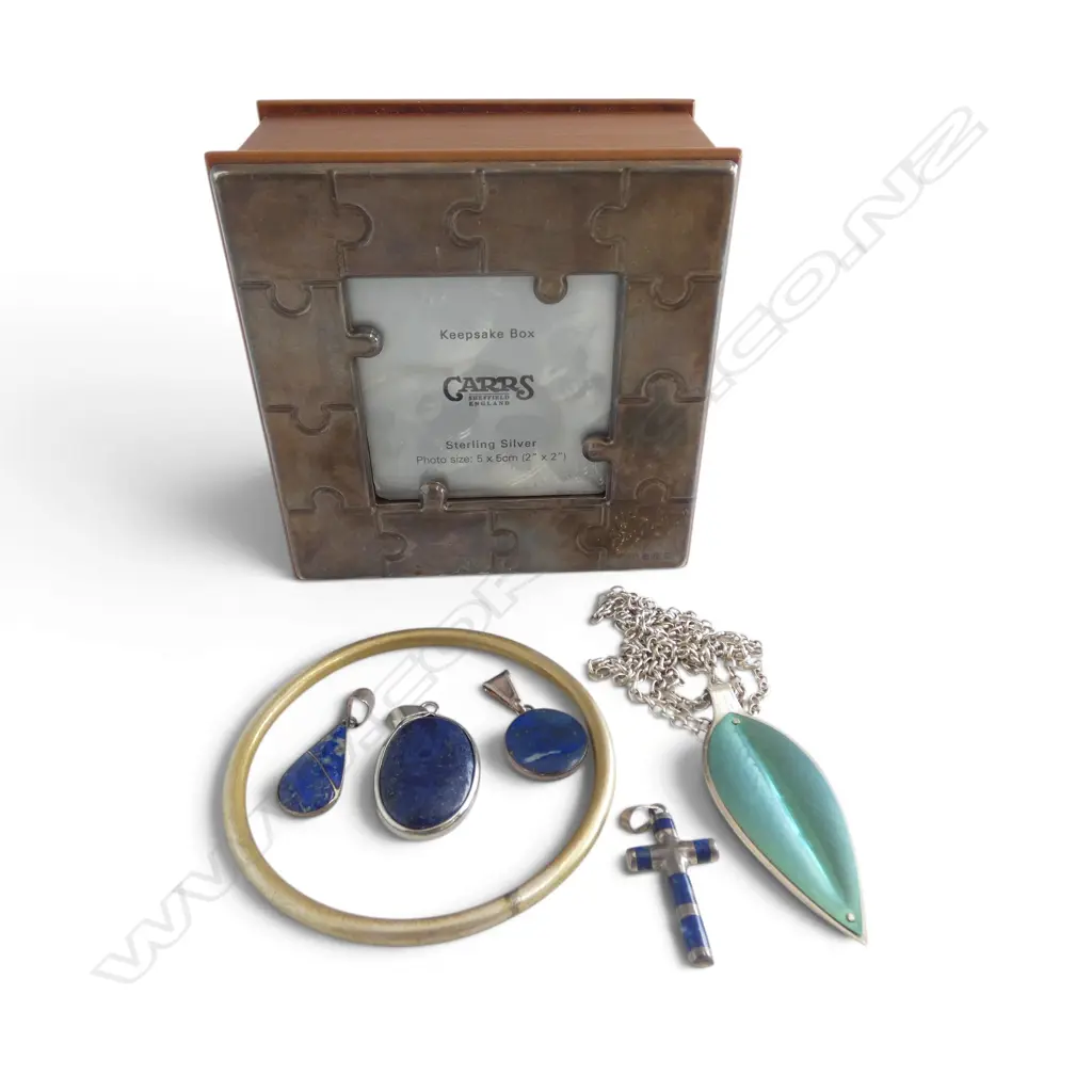 ASST. STG SILVER JEWELLERY + BANGLE IN BOX w. STG SILVER 'PUZZLE' RIM W.90mm Image 1++